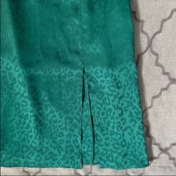 🎀NWT🎀Ted Baker Chic & Sleek Green Subtle Animal Print Midi Dress - Picture 8 of 16